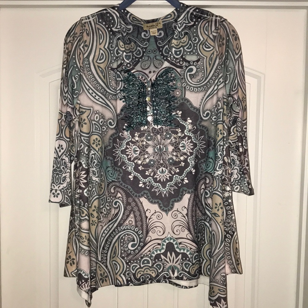 Teal white $ gray 3/4 length top w/ rhinestone and lace button down detail